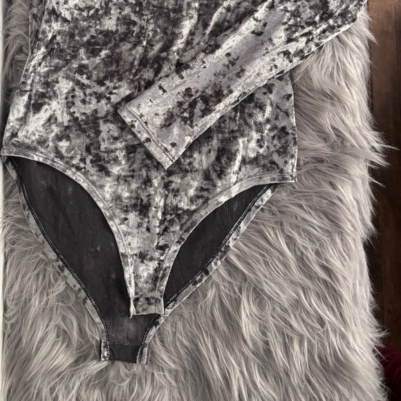 Velour asymmetrical silver bodysuit - Picture 3 of 3